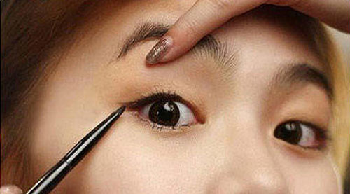 Bí quyết kẻ viền mắt từ dễ đến khó