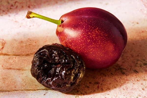 Giảm cân thần tốc với nước ép mận khô