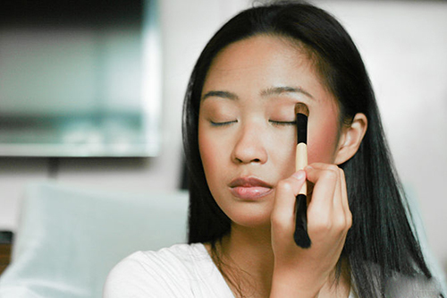 Thủ thuật trang điểm đẹp tự nhiên cho nàng bận rộn - 7