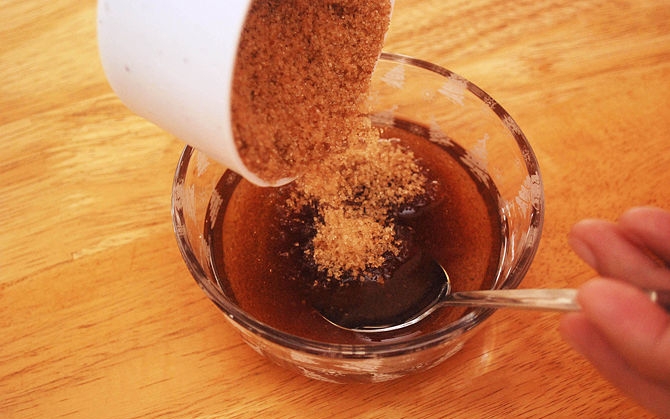 Hướng dẫn làm hand scrub dừa gừng đơn giản