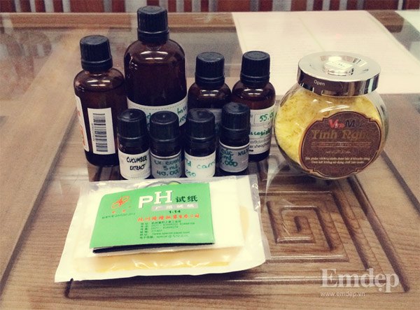 Tự làm sữa rửa mặt nghệ mật ong làm trắng da