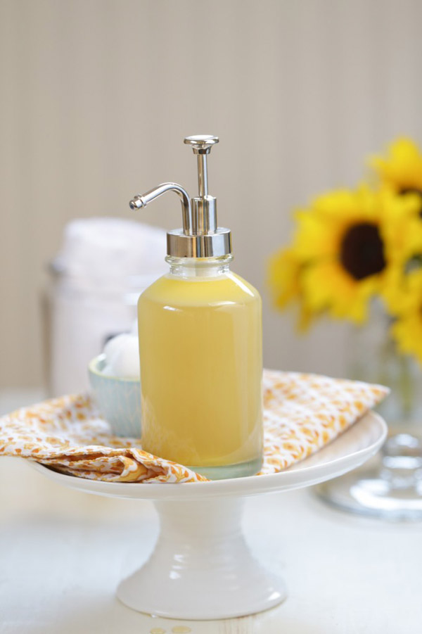 Tự làm sữa rửa mặt nghệ mật ong làm trắng da