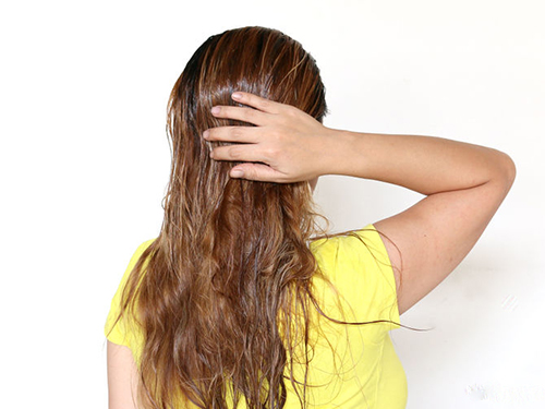 Cách giúp mái tóc bóng mượt nhờ dầu - 2