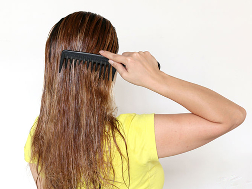 Cách giúp mái tóc bóng mượt nhờ dầu - 4