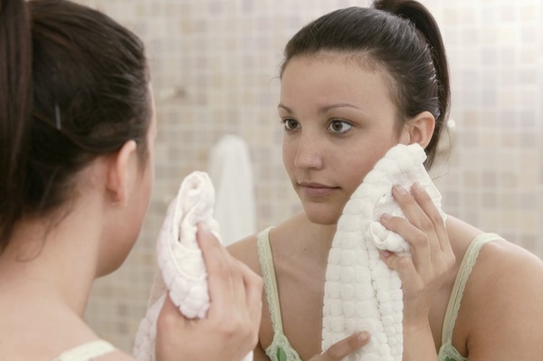 Quy tắc rửa mặt chuẩn để da không nứt nẻ mùa đông