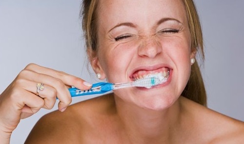 Đánh răng ngay sau khi ăn