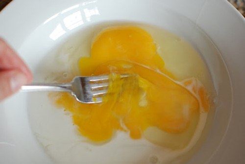 Da thường: Mặt nạ trứng và sữa chua không đường