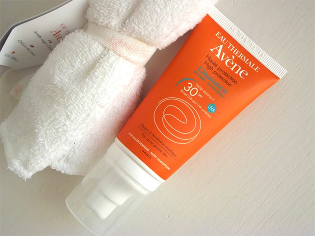 Kem chống nắng cho da nhờn Avene High Protection Cleanance Sunscreen SPF 30