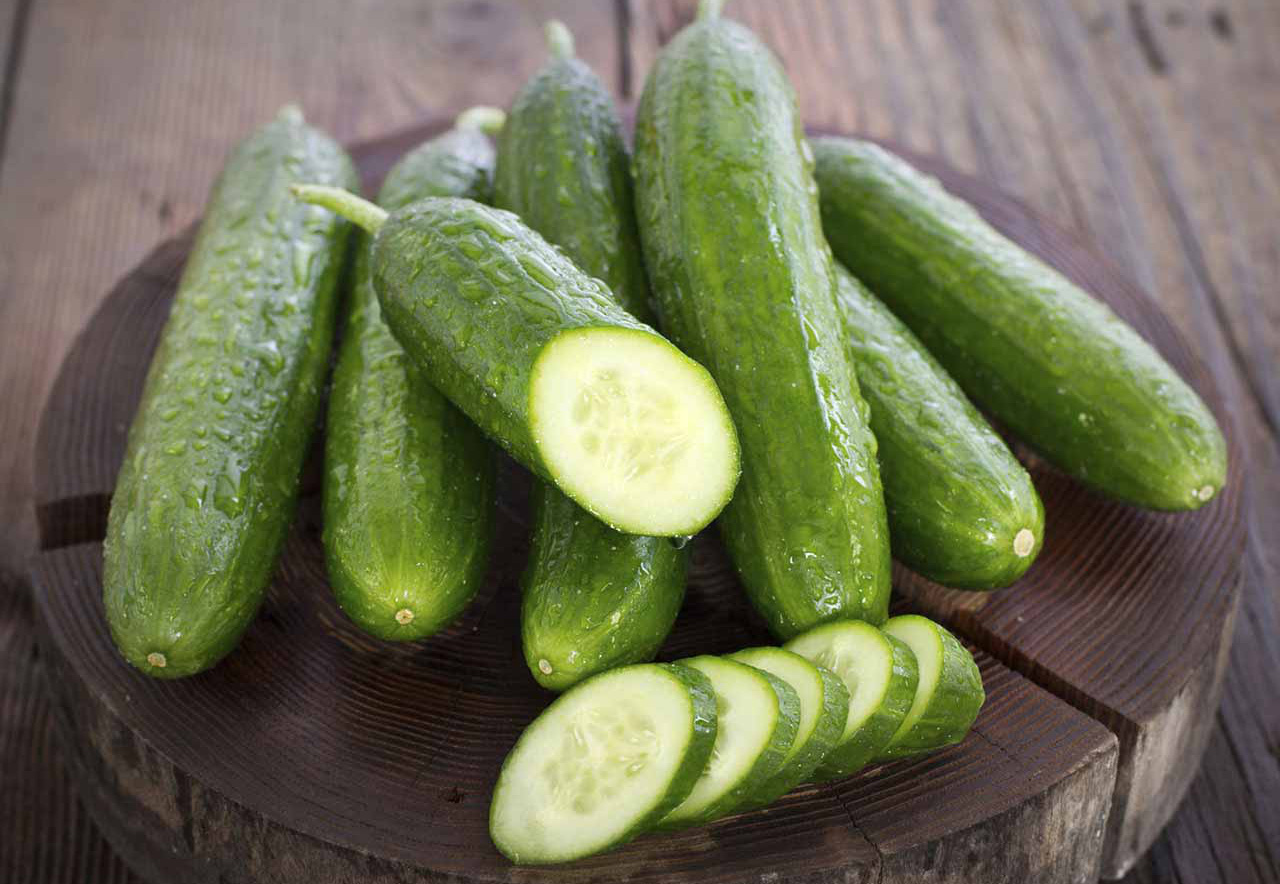 Làm trắng đầu gối và khuỷu tay nhờ dưa chuột