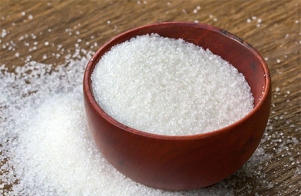 Làm trắng đầu gối và khuỷu tay nhờ đường