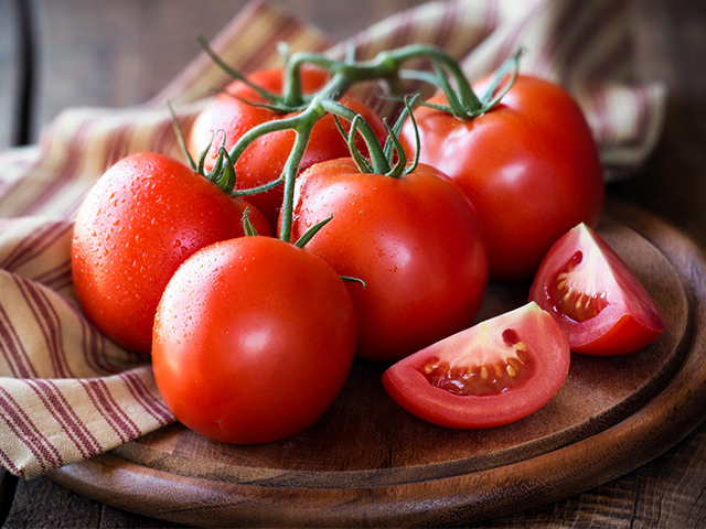 cách giảm mụn bằng cà chua