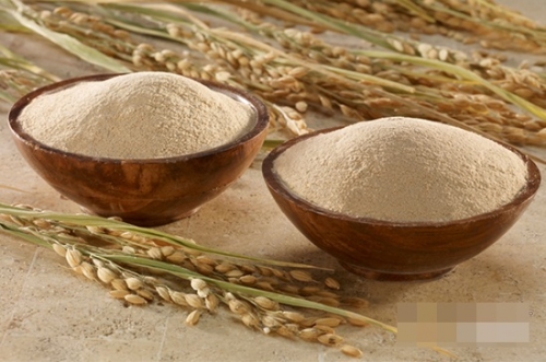 Cách giảm nám bằng giá đỗ và bột gạo