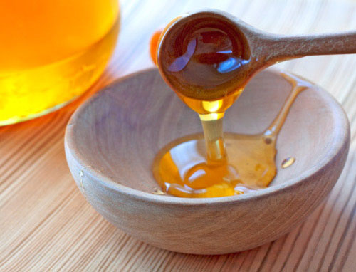 Trị thâm nám với mật ong