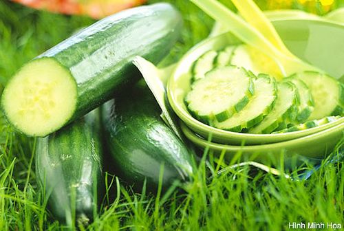 Trị quầng thâm, bọng mắt bằng dưa chuột