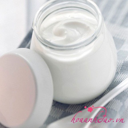Bí quyết để có bộ ngực nở căng tròn từ trứng gà, sữa chua và vitamin E