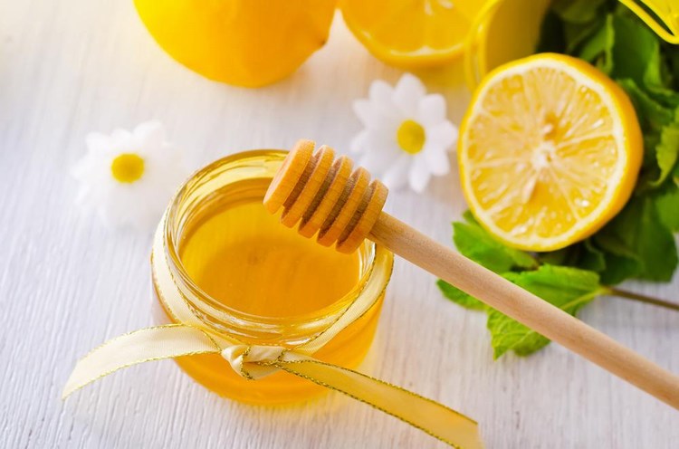 cách giảm nám da mặt hiệu quả bằng chanh và mật ong