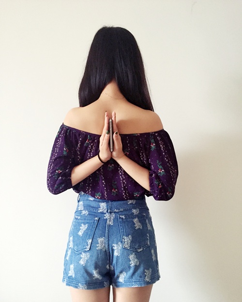 Chắp tay sau lưng: