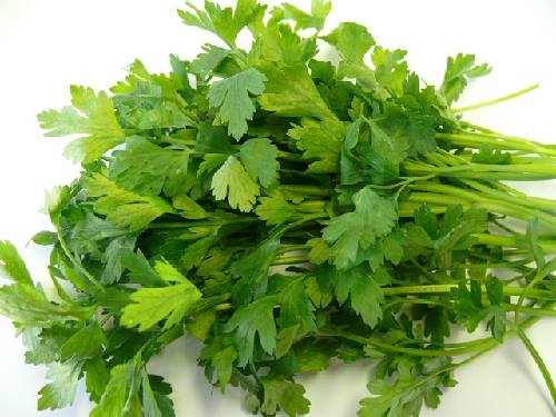 Mùi tây giúp trị sạm nám da