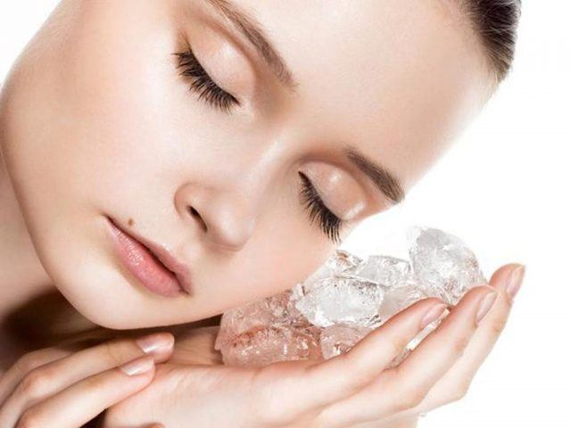 Se khít lỗ chân lông với đá lạnh