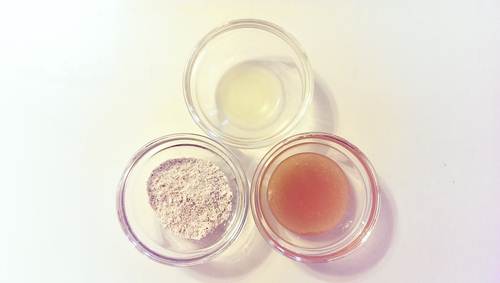 Cách 1: Bột đậu xanh + mật ong