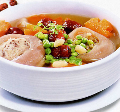 Chân giò hầm lạc