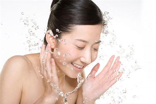 Rửa mặt quá nhiều