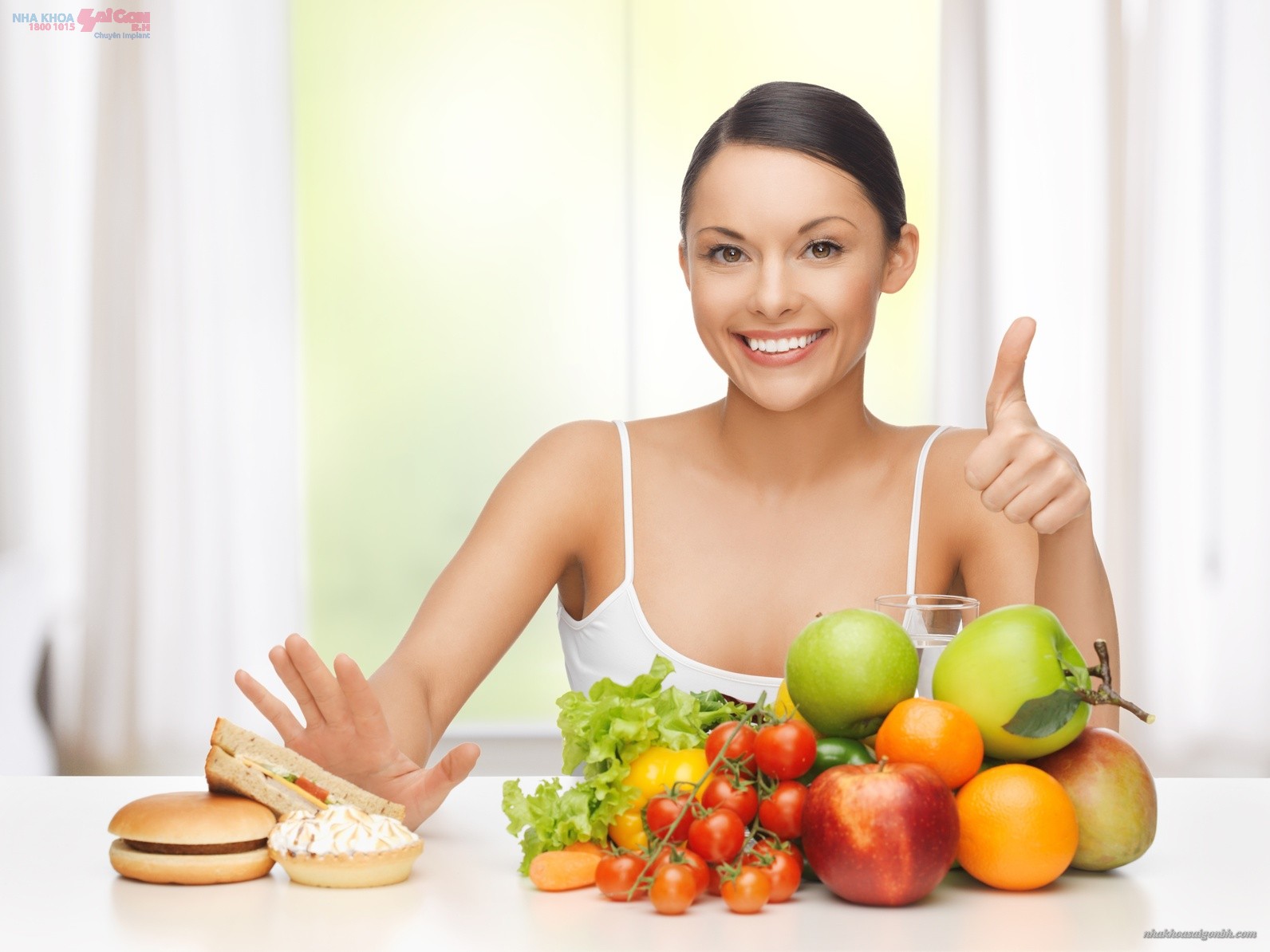 Cải thiện chế độ dinh dưỡng bằng thực phẩm giàu các vitamin A, C, E, omega-3, selen để chống lão hóa da