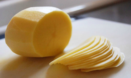 khoai tây là một trong những cách giảm nám da mẹ bầu