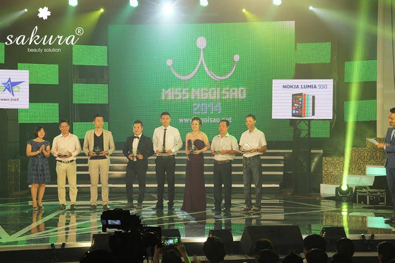 Mỹ phẩm Sakura nhận kỷ niệm chương từ cuộc thi Miss Ngôi Sao 2014