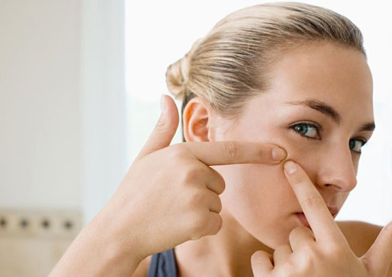 6 thói quen không ngờ khiến da bạn mãi không hết mụn