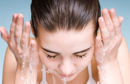 Sạch thâm trị mụn cho mặt lẫn cơ thể chỉ với muối