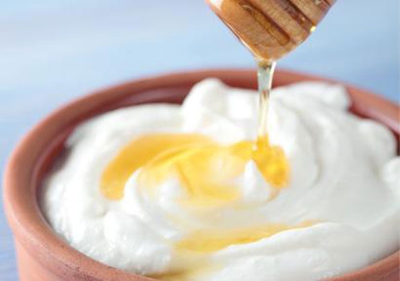 Mẹo làm đẹp da bằng mật ong và sữa chua