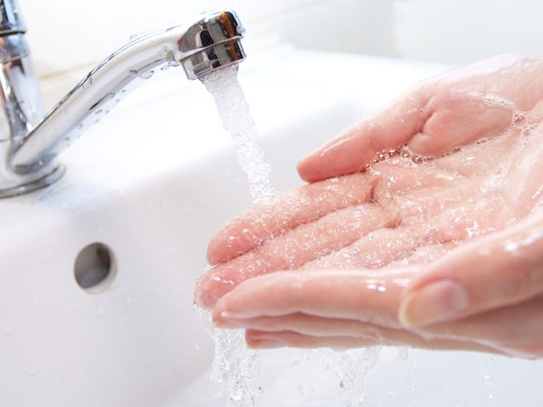 Mẹo dưỡng da tay cực đơn giản cho những ngày trời hanh khô