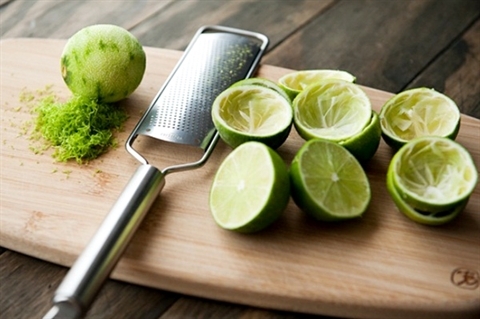 Mẹo làm dầu gội cho tóc bồng bềnh, hết gãy rụng