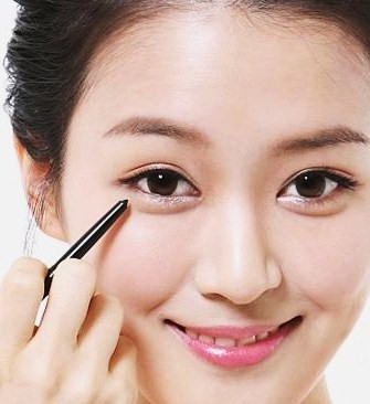 8 tuyệt chiêu giữ chì kẻ mắt không lem cả ngày dài