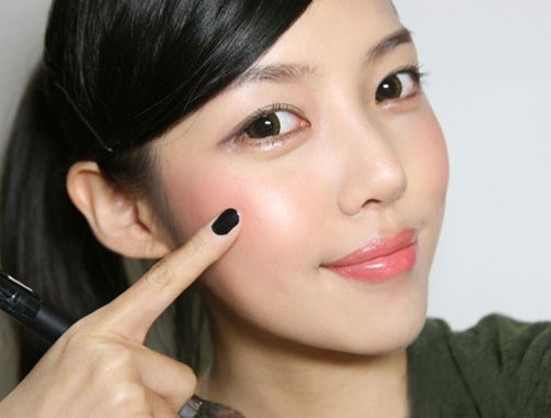 Kinh nghiệm chọn phấn má phù hợp với màu da
