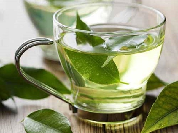 Tự chế nước tẩy trang an toàn, không tốn kém từ trà xanh