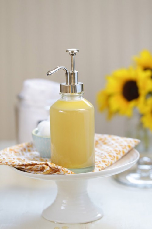 Tự làm sữa rửa mặt nghệ mật ong – da khô bẩm sinh hay đi nắng nhiều cũng trở mềm như lụa