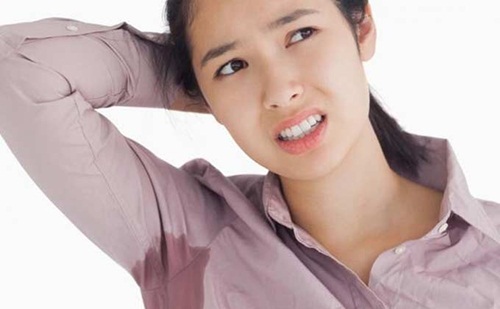 Trị hôi nách bằng cơm nóng, lạ nhưng vô cùng hiệu quả