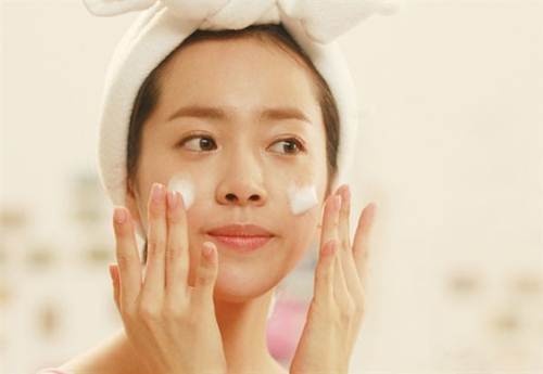 Bảy ngày giúp đẩy lùi mụn, da trắng sáng ngay tại nhà
