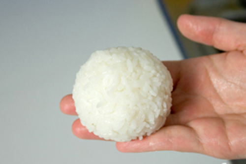 Mẹo đánh bay hôi nách chỉ bằng 1 nắm cơm nóng, hiệu quả không ngờ
