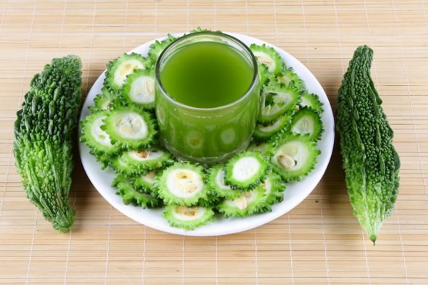 Giảm khoảng 5 kg trong 2 tuần nhờ uống nước mướp đắng