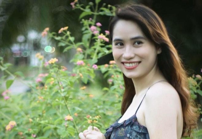 Cả tháng nay, chị em từ U30 đến U40 cả khu phố "phát ghen" với làn da sạch nám, căng mướt như da em bé của chị Ngọc Phụng