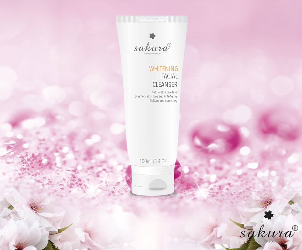 Review sữa rửa mặt trắng da Sakura Whitening Facial Cleanser