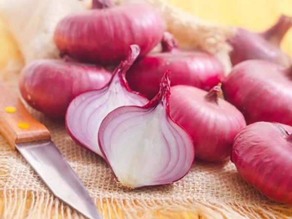 Lông mày mọc dày và rậm sau 1 tuần với hành tây