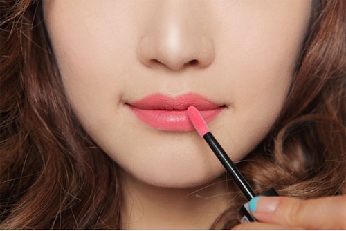 Bật mí cách đánh son môi, đánh đâu đẹp đó mà không cần đến son đắt tiền