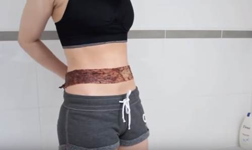 Kết quả cực sốc sau khi cô gái thoa thứ này rồi quấn nilon quanh bụng và để qua đêm