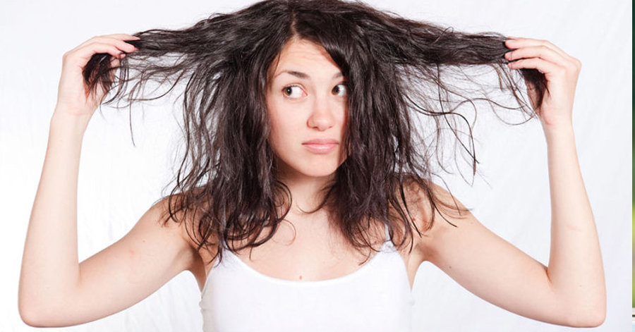 Massage da đầu với 3 công thức tinh dầu tự chế này tóc sẽ bớt rụng và mượt mà hơn