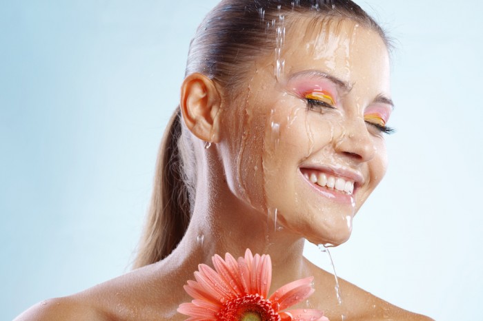 Với 3 chai tẩy trang hàng ngày này, nàng vẫn có thể làm sạch bất chấp mỹ phẩm waterproof