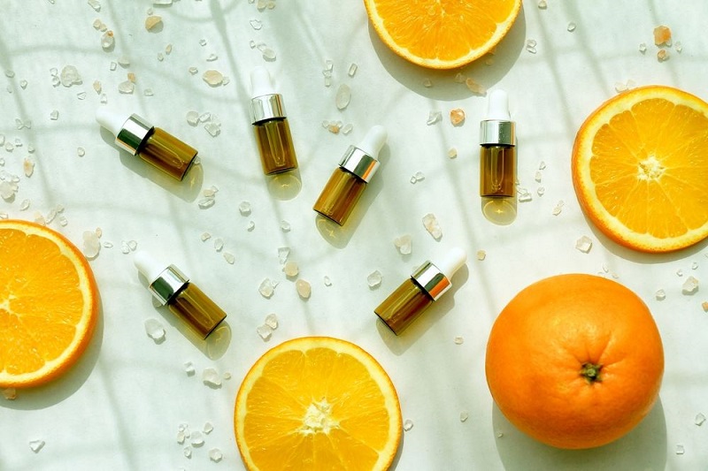 Nếu Bạn Là Một Tín Đồ Làm Đẹp, Đừng Bỏ Qua Những Công Dụng “Thần Thánh” Của Vitamin C Này!
